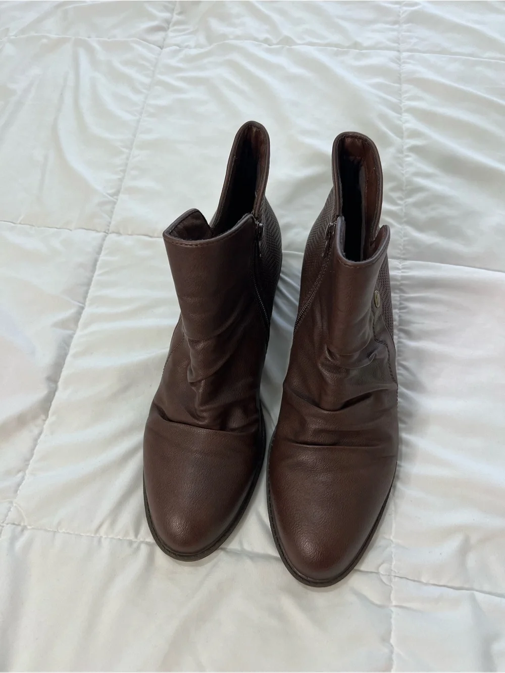 Baretraps Steve Womens Brown Faux Leather Round Toe Ankle Boots size 10